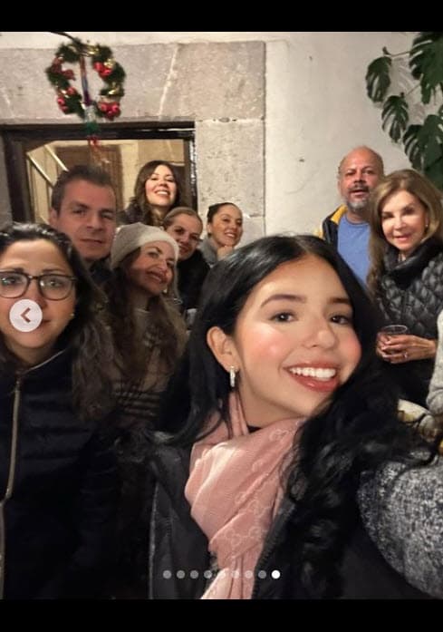 Más allá de la 'polémica' que se habría desatado con el juego de dominó en su familia, Ángela Aguilar también compartió un cariñoso mensaje a horas de que terminara el 2022.
<br>