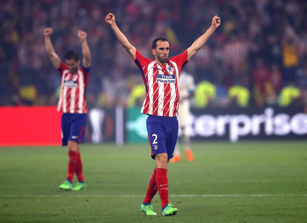 A pesar de sus 32 años, el uruguayo Diego Godín sigue siendo uno de los mejores centrales del fútbol europeo. Juventus podría intentar ficharlo.