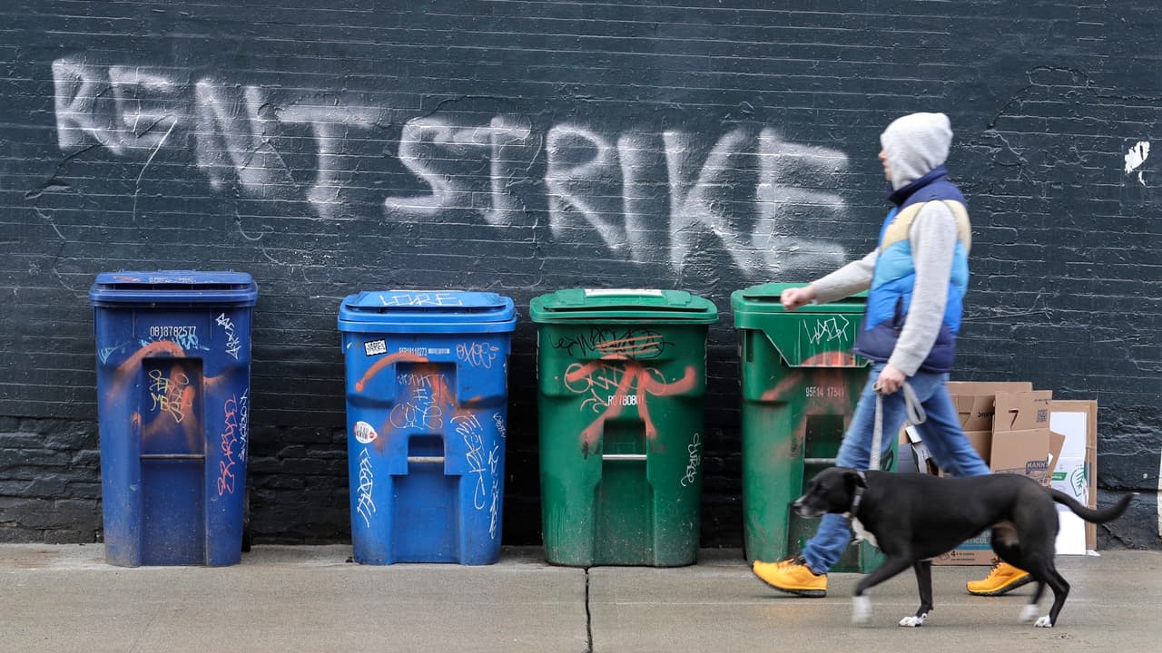 La “huelga de alquiler” cobra fuerza con una propuesta legislativa para cancelar pagos de rentas atrasadas