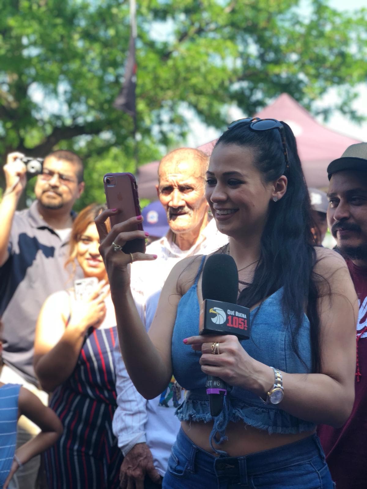 Carla se contagió de la alegría de los radioescuchas y difrutó mucho de la actividad.