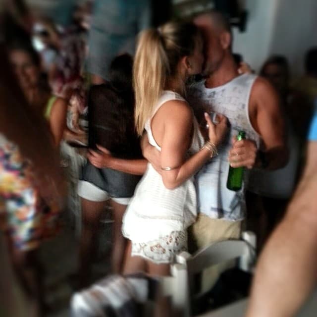 Las fotos más románticas de Bar y Adi.