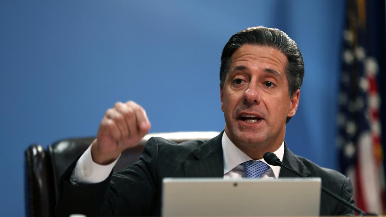 En las escuelas de LAUSD, el uso de mascarilla será recomendado y no mandatario. Chávez considera que los estudiantes deben seguir usando las mascarillas.