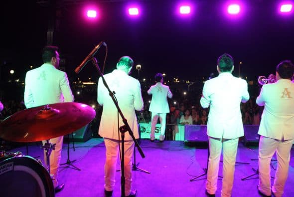 ¡Univisión Arizona sí cumple con su gente! Después de la tormenta, vino un súper concierto con El Dasa y la Arrolladora Banda Limón. Miles de personas bailaron, cantaron y además compartieron con el talento de radio y televisión de Univisión Arizona.