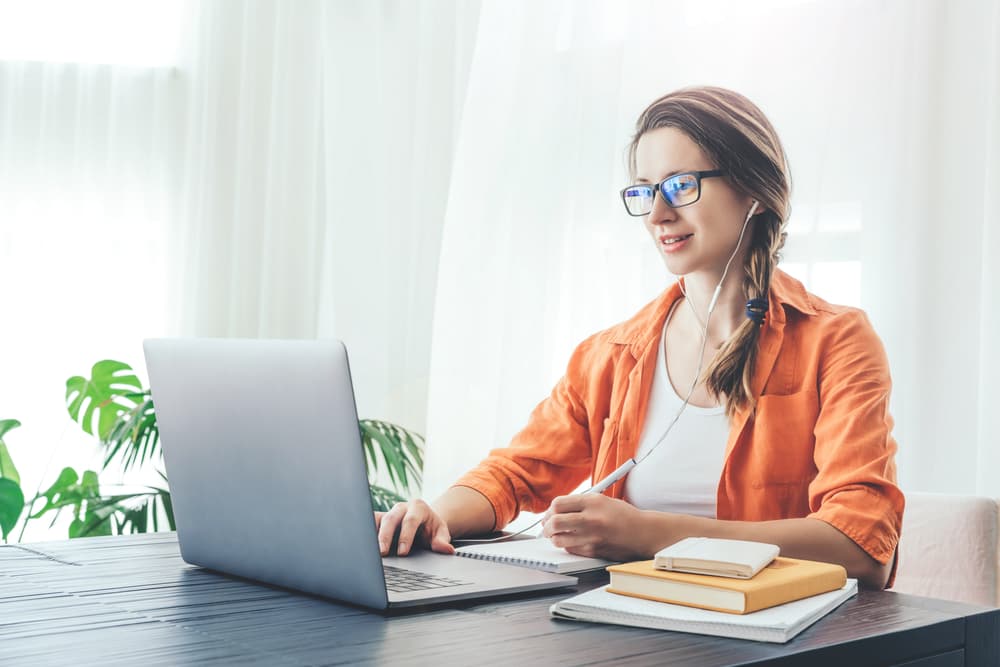 Buen cierre de año,
<b>diciembre</b> y su energía de emociones, estarían disponibles para ti, pues las celebraciones se habrían reactivado después de un año complicado. La carta del mundo augura convivencia y compañerismo para este mes sinigual.
<br>