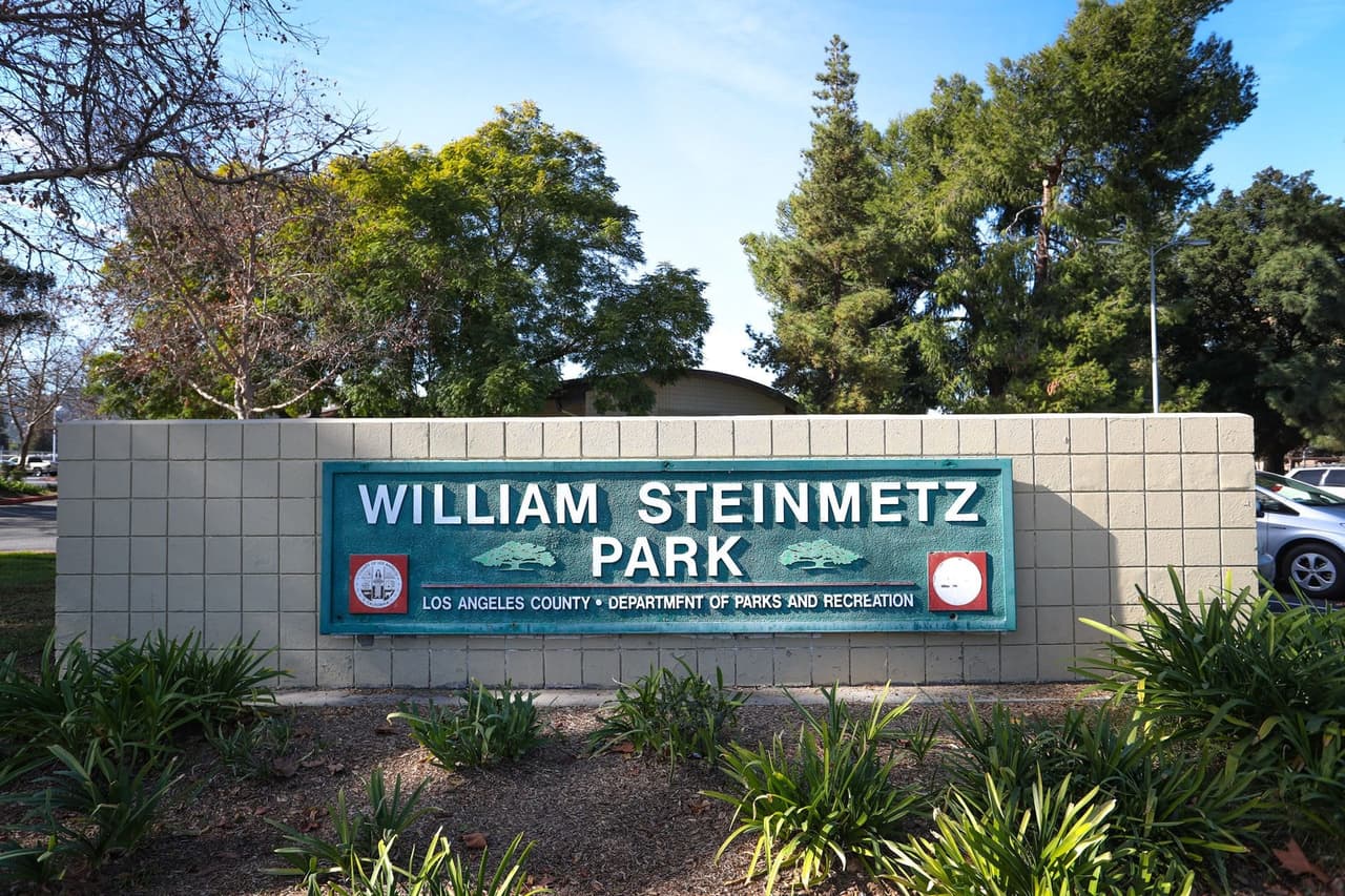 <h2 class="cms-H2-H2">Viernes, 16 de Diciembre</h2>
<br>
<br>
<b>Steinmetz Park</b> – 1545 S. Stimson Avenue, Hacienda Heights, CA 91745 – (626) 934-7041
<br>❄️Evento de 4 a 8 PM
<br>
<br>
<b>Amigo Park</b> - 5700 S. Juarez Ave., Whittier
<br>❄️Evento de 4 a 8 PM