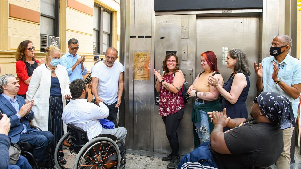 Jueza de Manhattan ordena a la MTA mantener operadores de ascensores en estaciones de Washington Heights