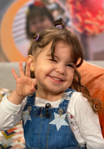 Salomé conquistó las cámaras del show matutino y así posó para la foto del recuerdo.
