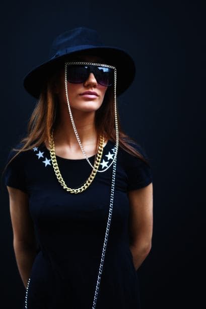 El sombrero estilo fedora es cómodo y ‘chic’, y suele quedarle bien a todo el mundo.