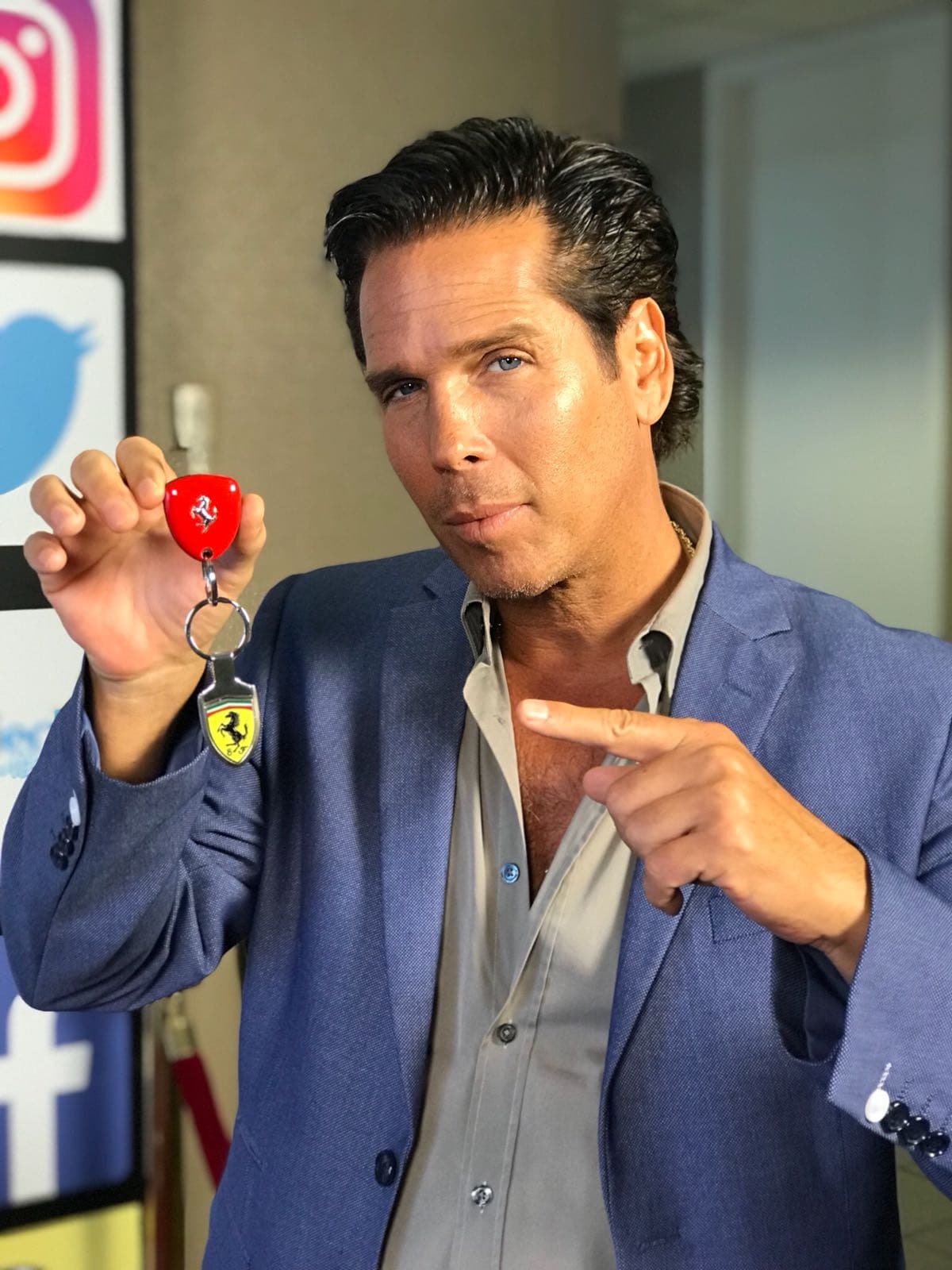 Y para nuestra un botón. Roberto se tomó el tiempo de aclarar que "su Ferrari" no es rentado.