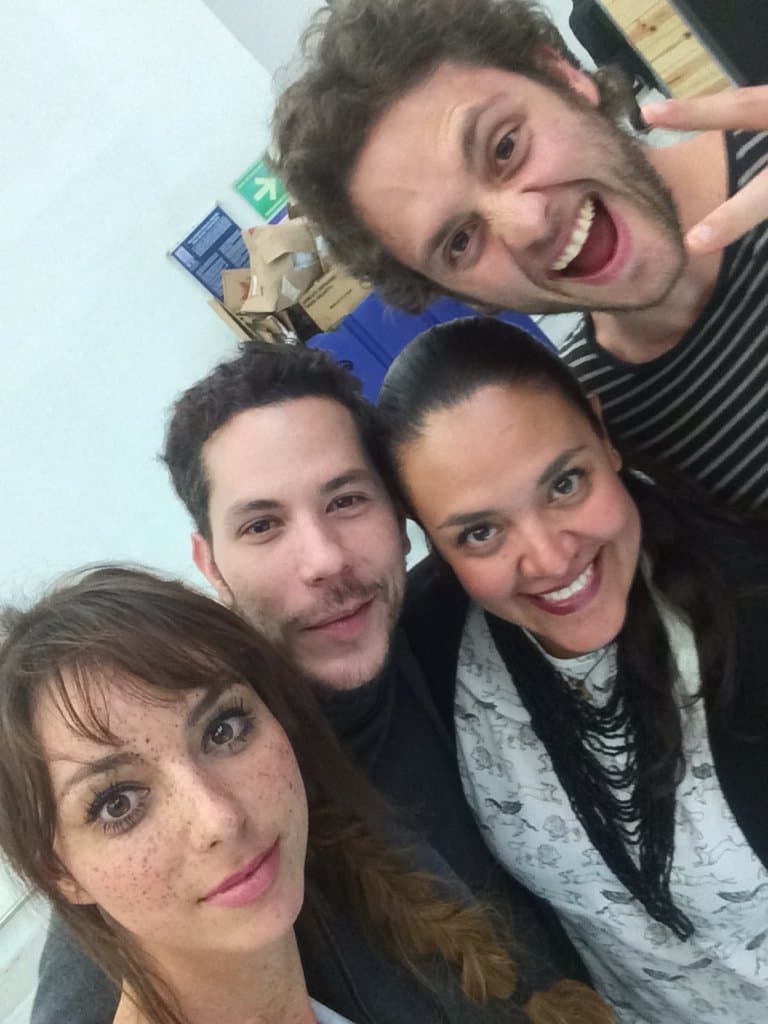 Además tenían muchos amigos en común, lo que los mantenía más unidos.