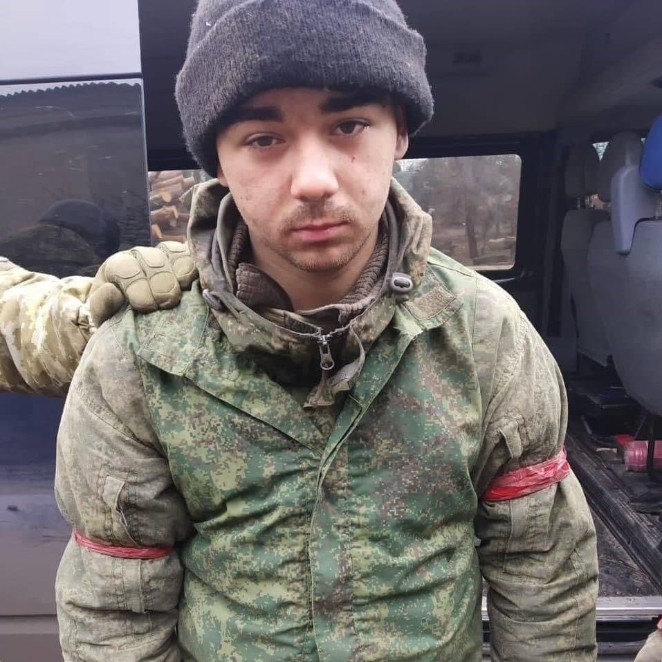 Otro soldado ruso de la misma edad también terminó bajo custodia del Ejército de Ucrania.