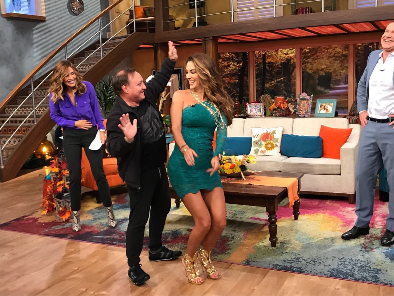 Al ritmo de su tema 'Bombón Asesino', Ninel Conde nos mostró que no solo JLo hace 'twerking', ella también y lo hizo muy bien.