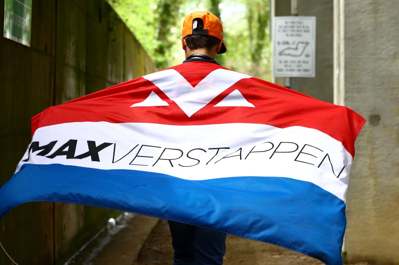 Sin embargo los fanáticos de Max Verstappen no dejaron de apoyar al ganador del Sprint.
<br>
