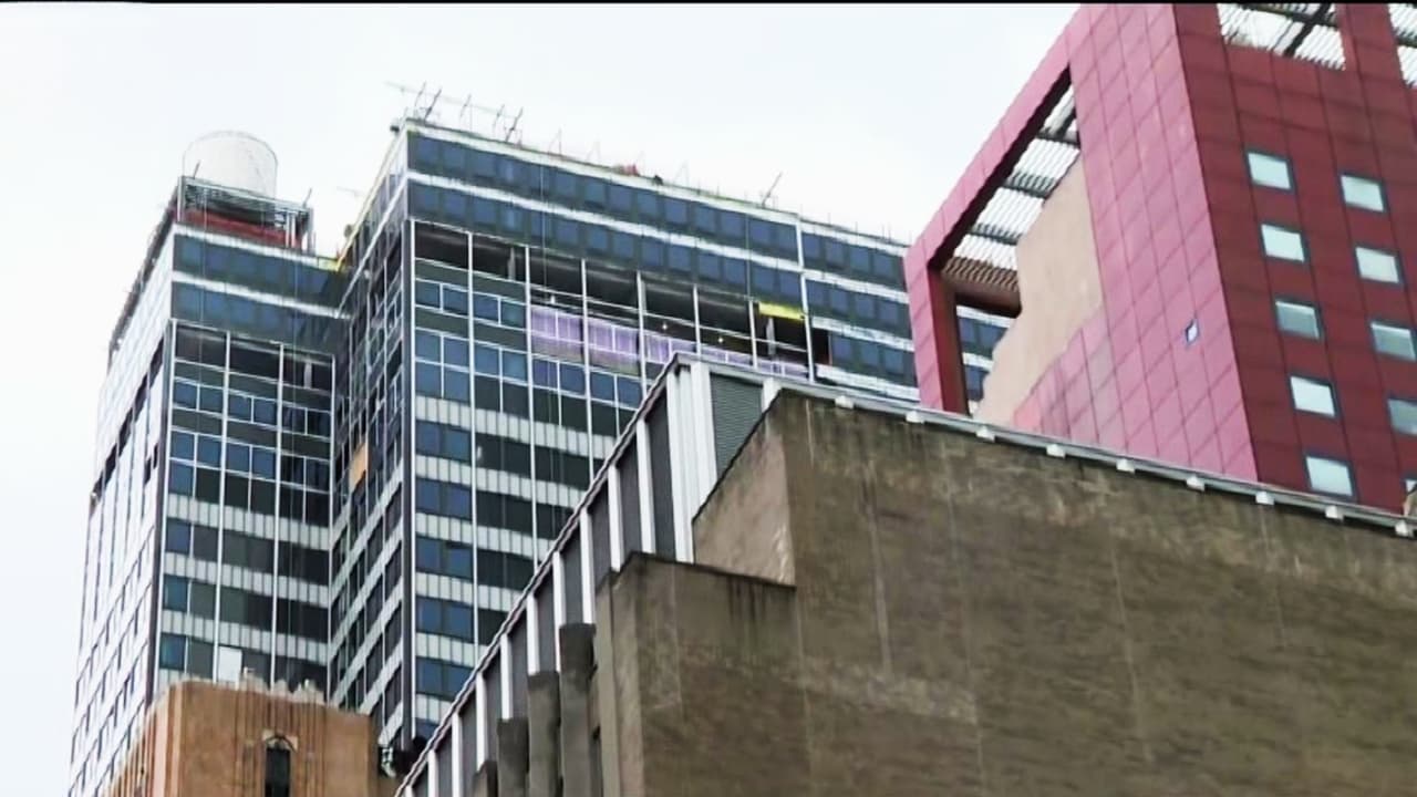 Columnas de un rascacielos en Manhattan se doblan y evacuan varios edificios por peligro de derrumbe