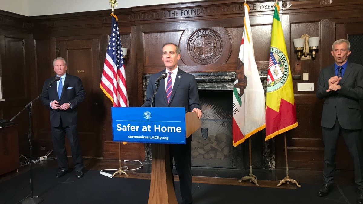 Garcetti anuncia servicios extra de recolección de basura y equipo móvil de pruebas de coronavirus
