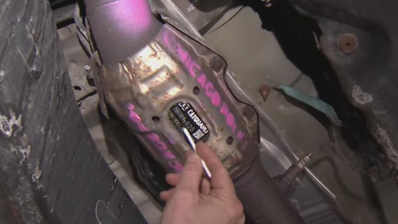 La Policía de Glenwood recuperó más de 100 autopartes durante una operación contra el robo de convertidores catalíticos en este suburbio al sur de Chicago. 
<br>Ante este delito, autoridades de varias localidades han implementado medidas como marcar las autopartes para desincentivar el robo de las mismas.