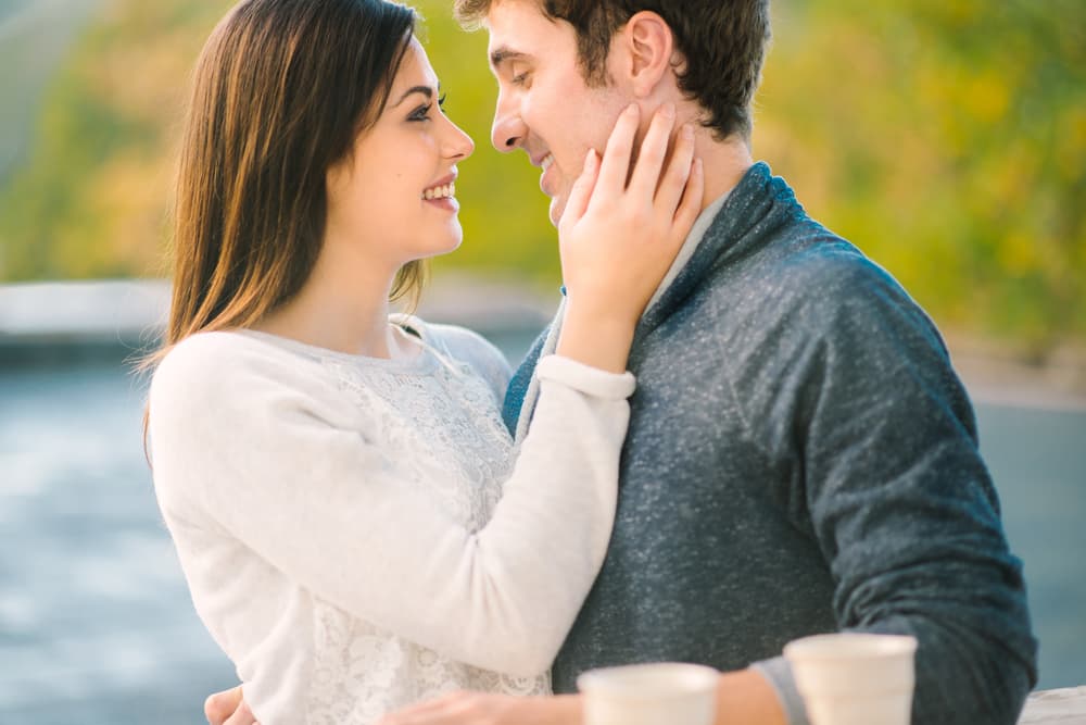 <b>Escorpión</b>
<br>
<b>La palabra clave para este ciclo es: intensidad</b>
<br>La energía de Venus te ayudará a concentrar tu energía en los afectos reales y no dejarte manipular por gentes oportunistas que llegan para llenarte la cabeza de humo pues estás algo susceptible y vulnerable. Es tu tiempo de disfrutar más tiempo junto a los que amas, los que han demostrado su lealtad y cariño hacia ti en todo momento. Al amar hazlo sin reservas, no te cuestiones cuánto tiempo durará, vive el momento, disfruta la vida.