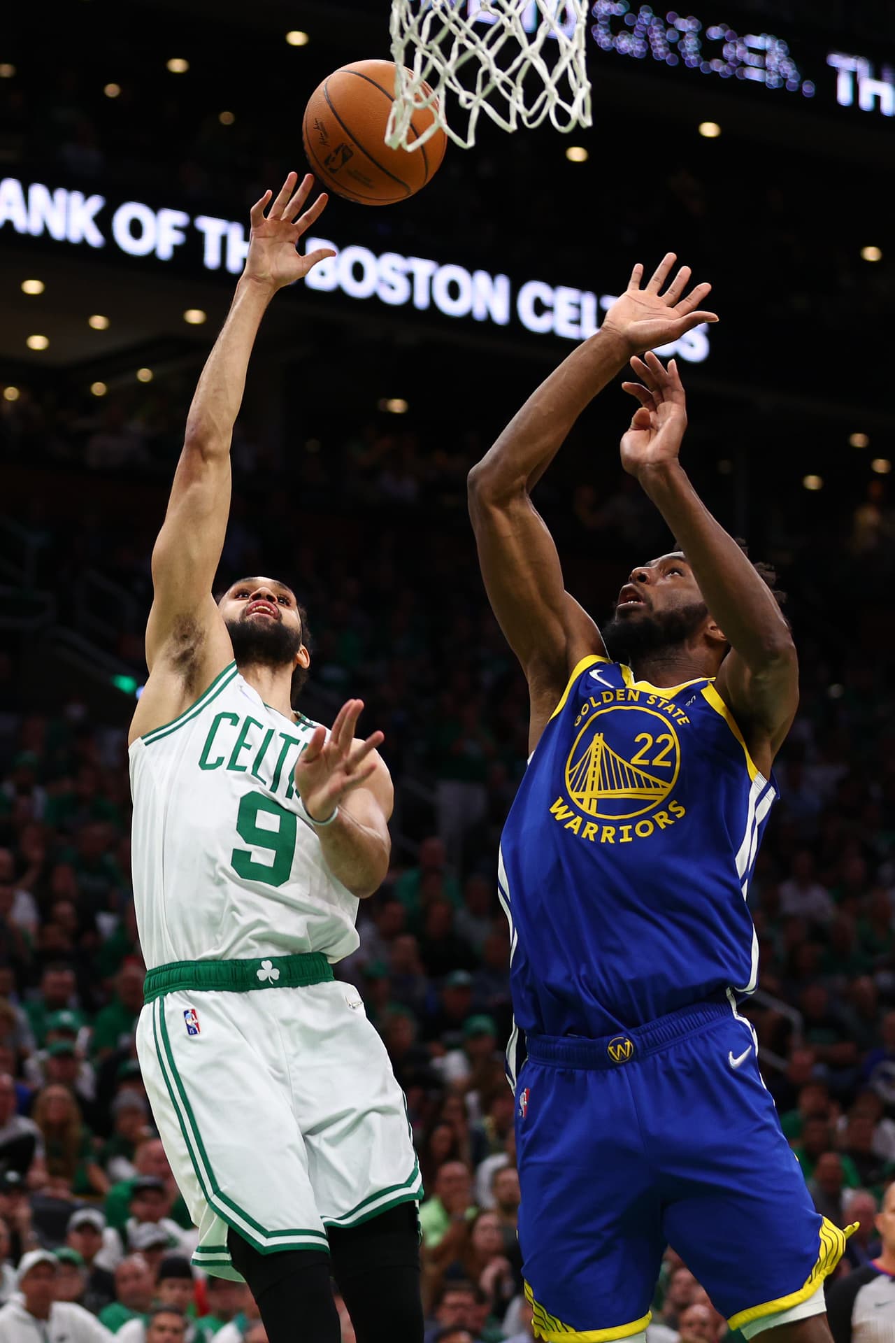 Los Golden State Warriors, encabezados por Steph Curry, apabullaron a los Boston Celtics en el Juego 6 de las Finales de NBA para conseguir el séptimo anillo en la historia de la franquicia y el cuarto en la era Steve Kerr.