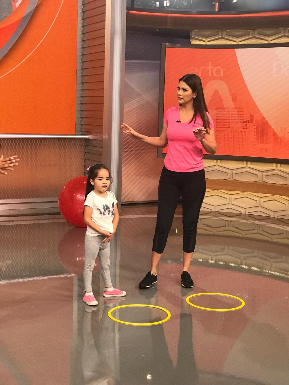 Giulietta estuvo atenta a las instrucciones del experto y por supuesto a las de su madre. Aunque la personalidad de Ana Patricia es dulce, en la educación de sus hijos se muestra estricta.