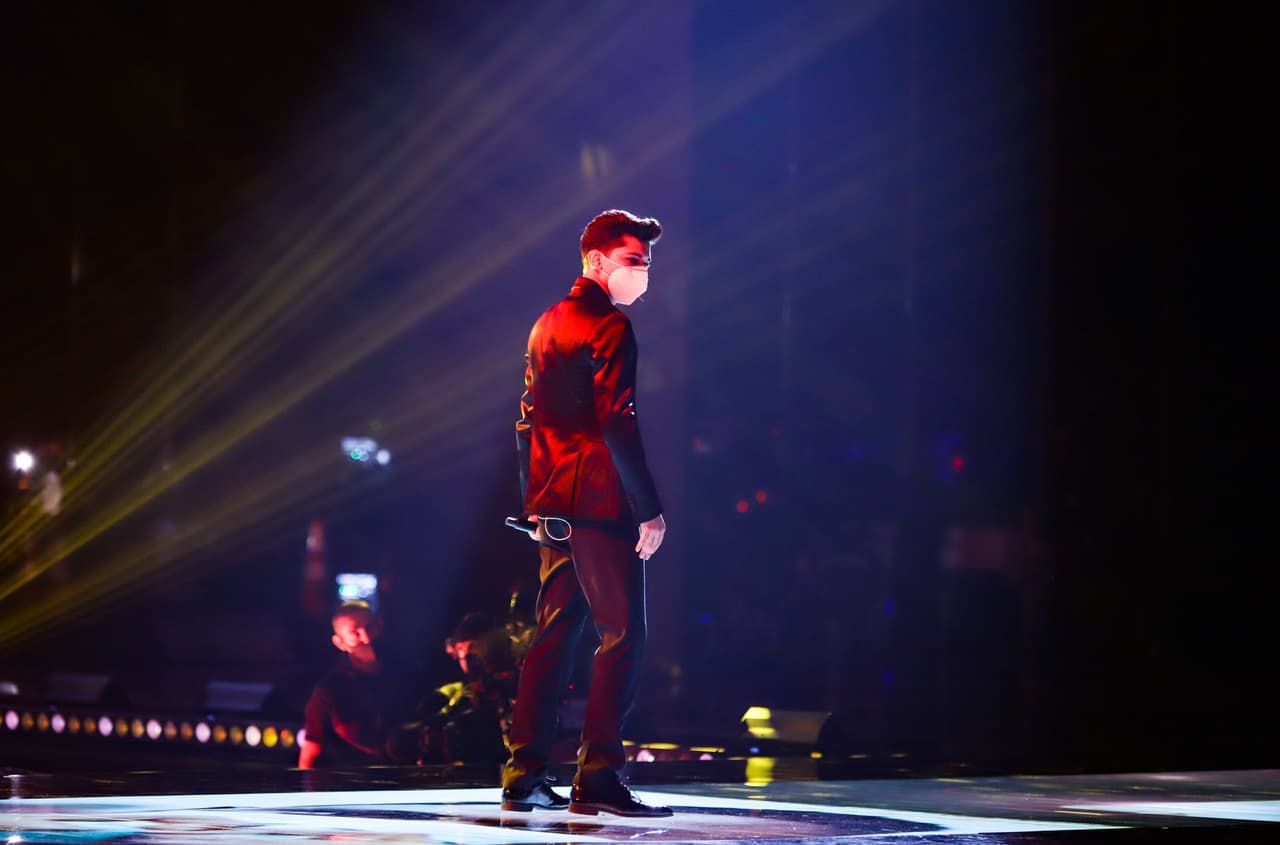 Vimos a 
<b>Neto Bernal</b>, nominado este año a La Nueva Generación de Regional Mexicano, muy concentrado.