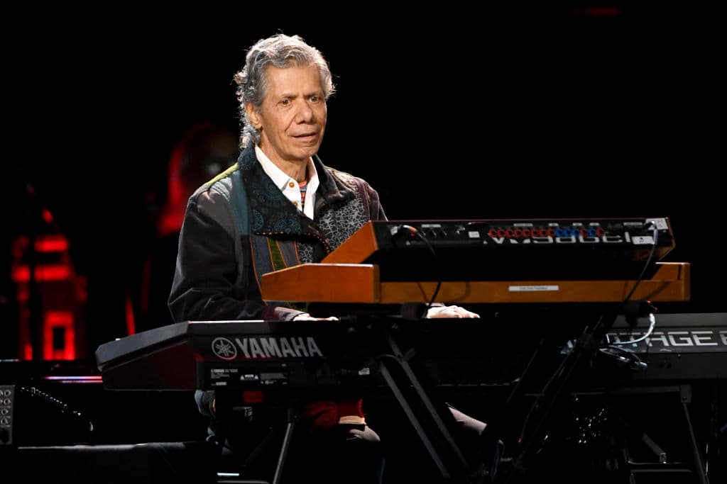 El 9 de febrero se fue Chick Corea, recordado artista del jazz. Tenía 79 años y sufría de cáncer. A lo largo de su carrera fue ganador de 23 premios GRAMMY.
