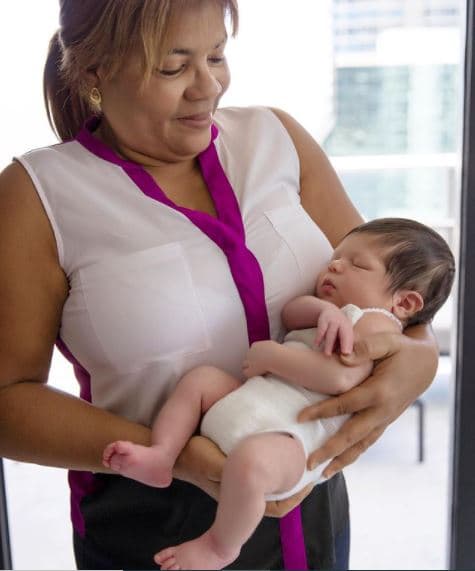 Aunque han compartido pocas fotos de Baby Gennaro en sus redes sociales, nos queda claro que el bebé creció bastante rápido. Y cómo no, si está rodeado de todo el cariño de su familia (recordemos que Doña Divina, mamá de la conductora, fue a pasar algunas semanas con ellos).