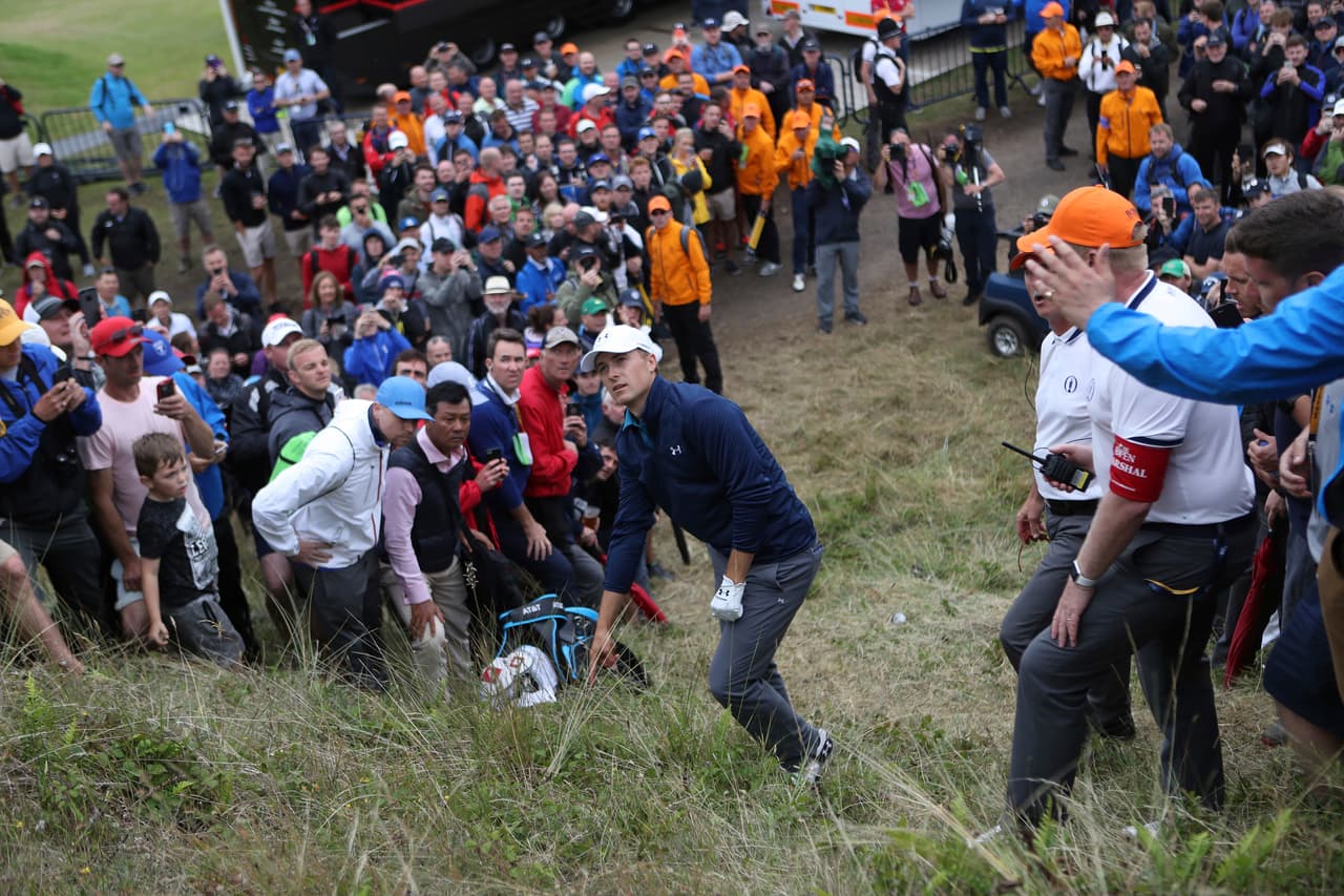 El juvenil sacó barato su error y apenas registró un bogey en ese hoyo 13, aunque en ese momento le cedió el liderato a Kuchar.
