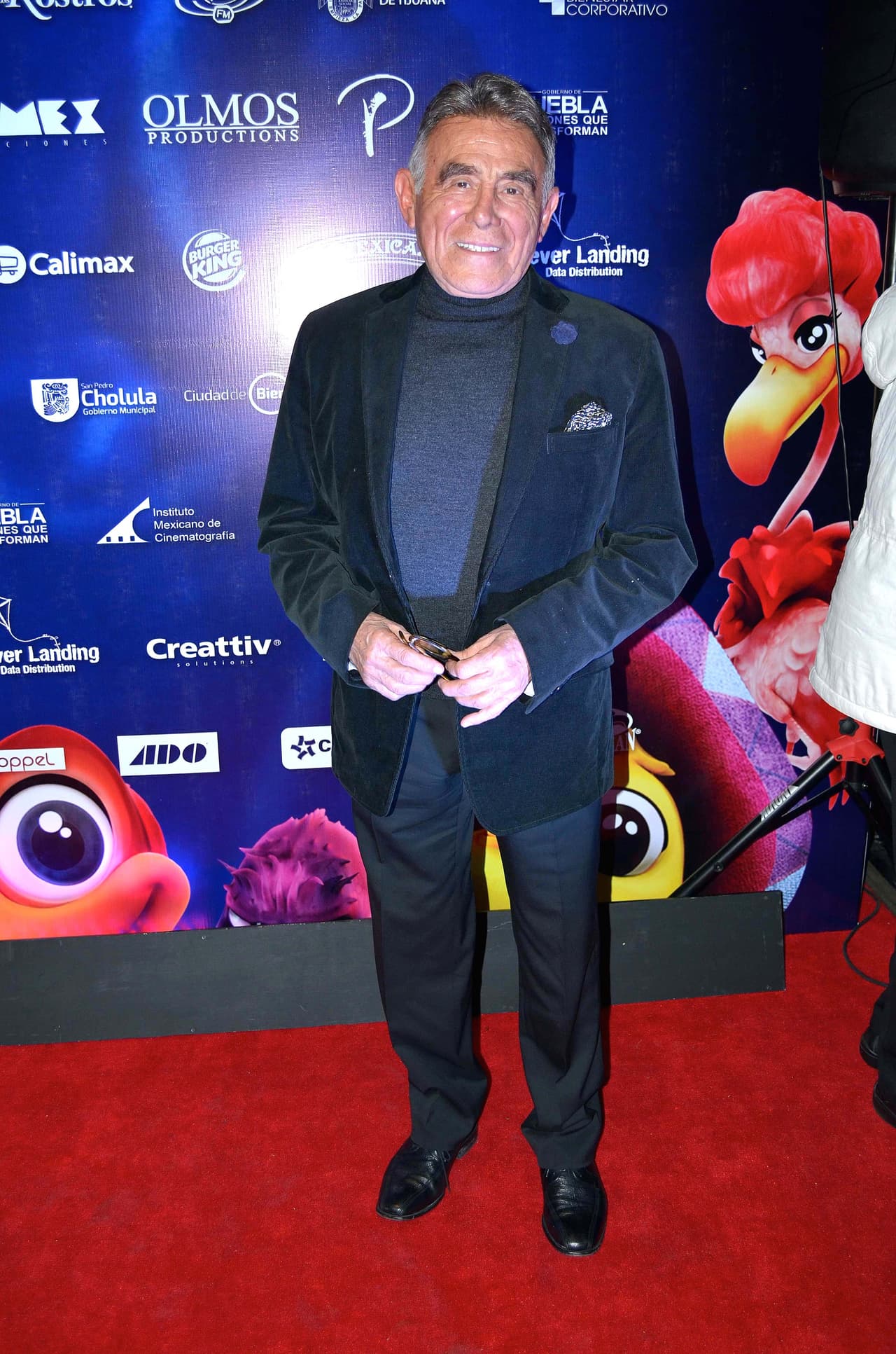 Héctor Suárez fue 
<b><a href="https://www.univision.com/famosos/hector-suarez-se-recupera-de-la-cirugia-a-la-que-fue-sometido-para-combatir-el-cancer-fotos">diagnosticado con cáncer</a></b> de vejiga en 2015 y desde ese momento enfrentó un duro tratamiento, en el cual los doctores extirparon la vejiga y la próstata el 2 de septiembre de 2019.