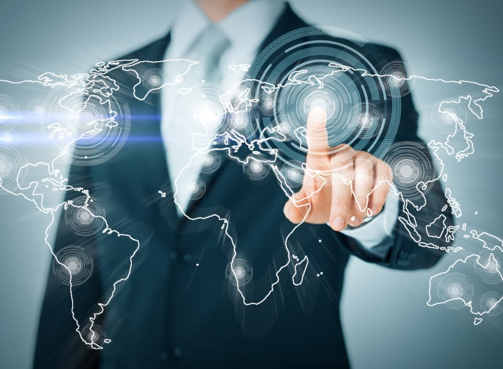 Muchas cosas que se han estado pronosticando para esta Era ya se ven por todas partes: la terminación de las fronteras, la comunicación internacional, los viajes espaciales, el auge del fanatismo religioso versus la ciencia y muchos otros. No olvidemos que Acuario es un signo de aire y sus características se basan en esa premisa. Los descubrimientos se hacen en el aire, en el espacio, las invenciones viajan a través del mismo.
<br>