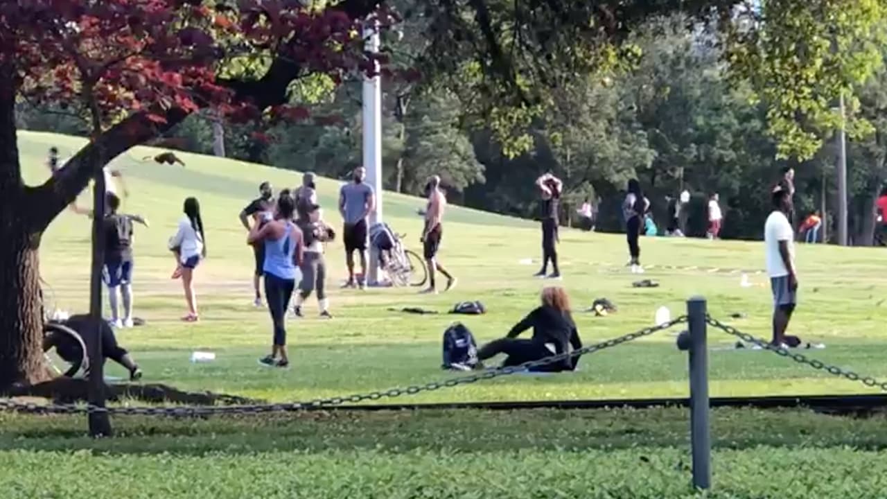 Los restaurantes han cerrados sus comedores y solamente se venden platillos para llevar.