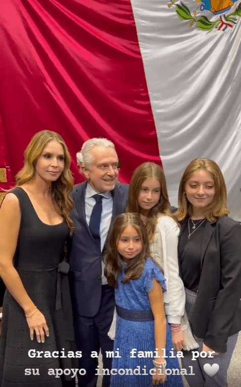 Constanza también acudió junto a su nueva familia a la toma de protesta de su papá como presidente del Congreso de la Unión.