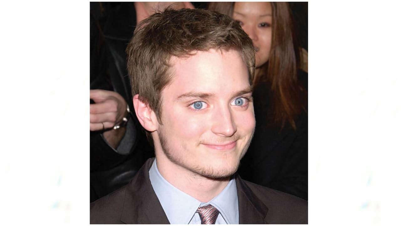 Ese hobbit fue interpretado por Elijah Wood, quien desde el 2011 hasta el 2014 trabajó en una serie de humor negro llamada 'Wilfred' en el papel del protagonista, un solitario abogado que ve al perro de su vecina como una persona disfrazada.