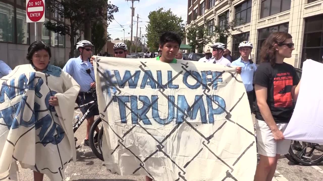 Helada recepcion para Trump en Filadelfia