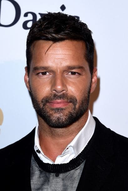 En ocasiones la trae más corta y otra más opta por dejarla un poco crecida, pero de las dos formas le sienta muy bien.