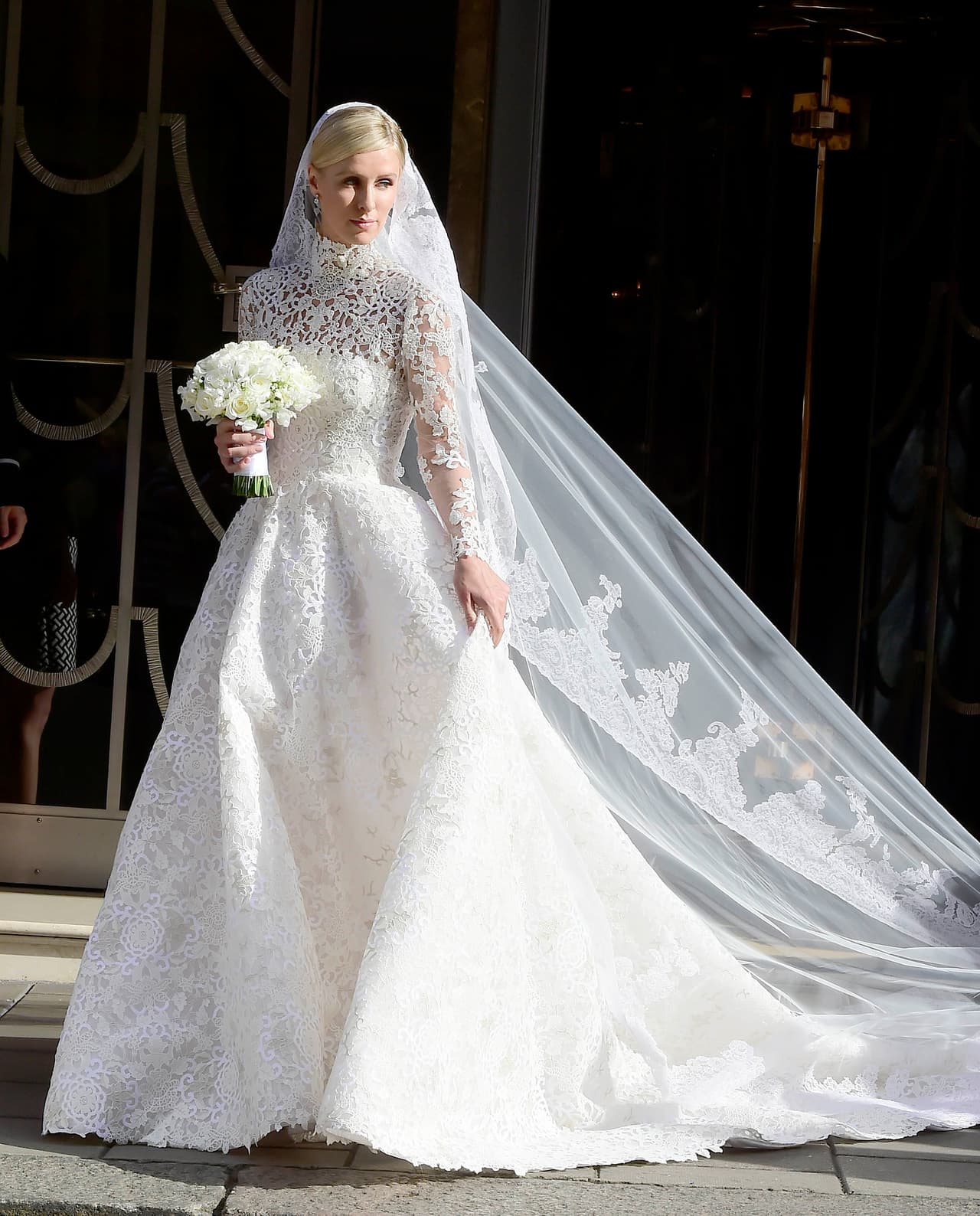 La hermana de Paris por fin caminó hacia el altar.