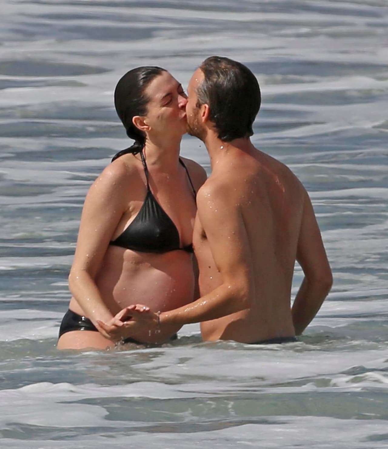 Y nada mejor que el mar y un bebé para mantener vivo ese amor.