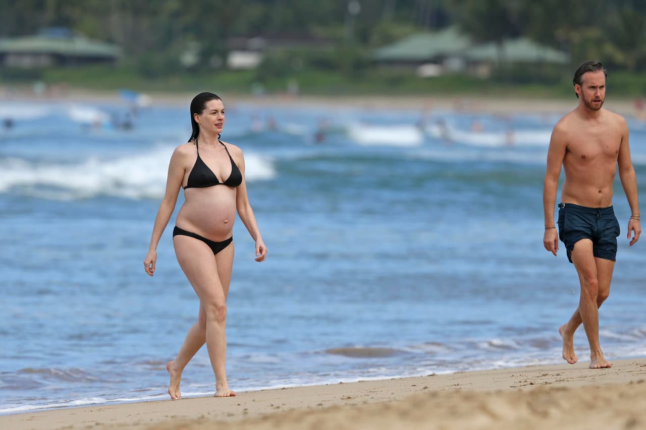 Hace unos días la actriz subió una foto en la que mostraba su pancita en bikini, antes de que los paparazzis le ganaran la primicia.