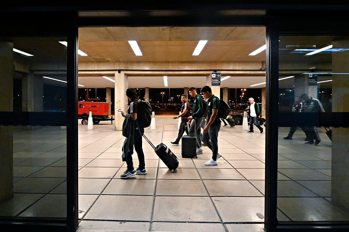 Más de 14 horas después, ¡finalmente el Tri llegó a Córdoba!