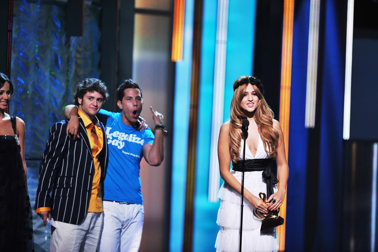 Y ese año la vimos recibir el premio en categoría Revelación Pop del Año.