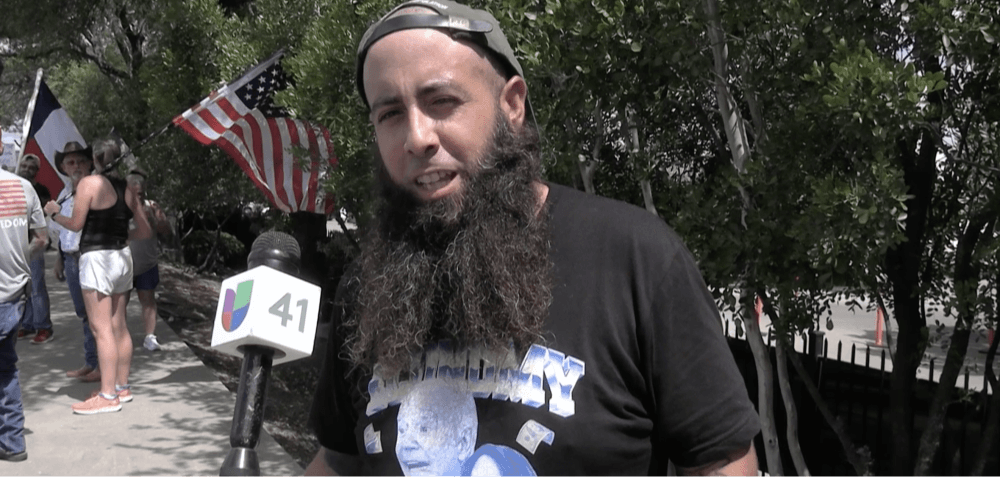 "Este país y estado no será Estados Unidos": protestan contra los inmigrantes en San Antonio 