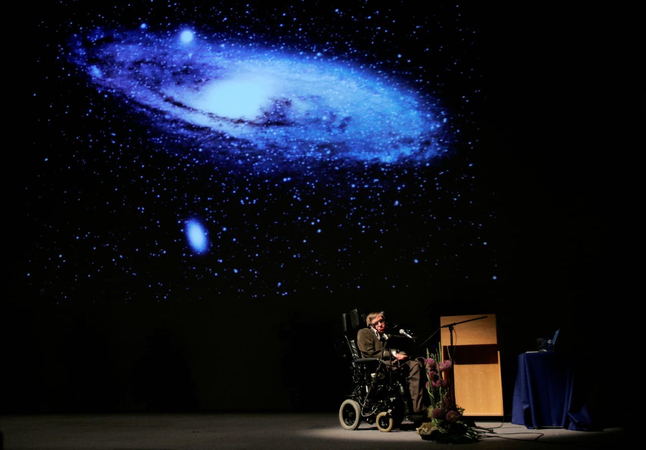 Hawking presenta su libro "El origen del Universo" en una conferencia en Bruselas, en 2007.
