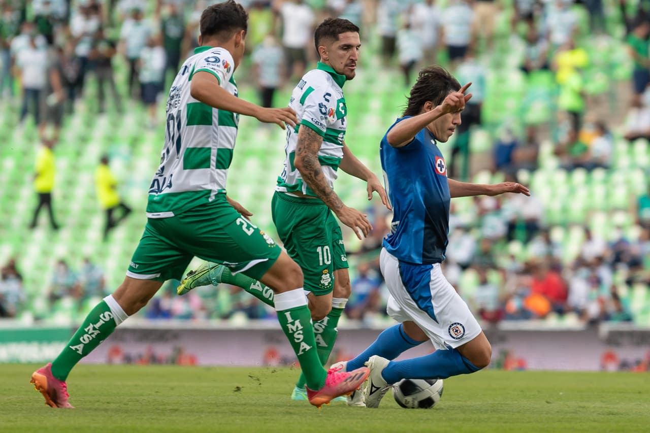 ¿Campeonitis? Cruz Azul sigue sin ganar después de que Santos Laguna le arrebató el empate como local en la reedición de la Final del torneo anterior de Liga MX.