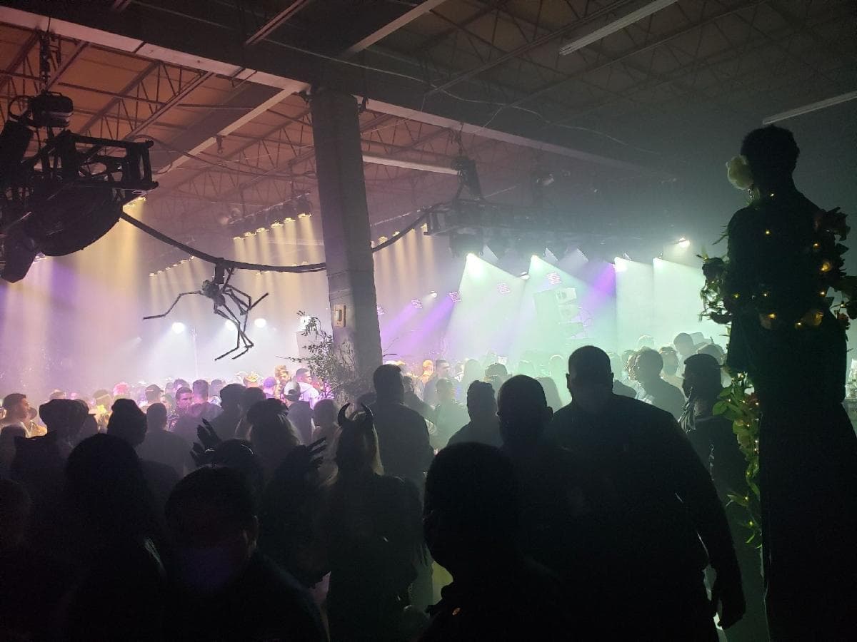 La policía pone alto a fiesta de Halloween con más de 500 asistentes en el Bronx