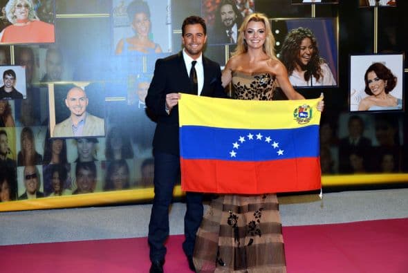 Estos actores y actrices desfilaron por la alfombra de Premio Lo Nuetro 2014. Altaír Jarabo, Jorge Salinas, Elizabeth Ávarez, Ana Brenda Contreras, Scarlet Ortiz, Christian Meier, Ana Lorena Sánchez, Alberto Salaberry, Pedro Moreno, Marjorie de Sousa, Mané de la Parra, Zuleyka Rivera y William Levy. ¿Cuál fue tu favorito?