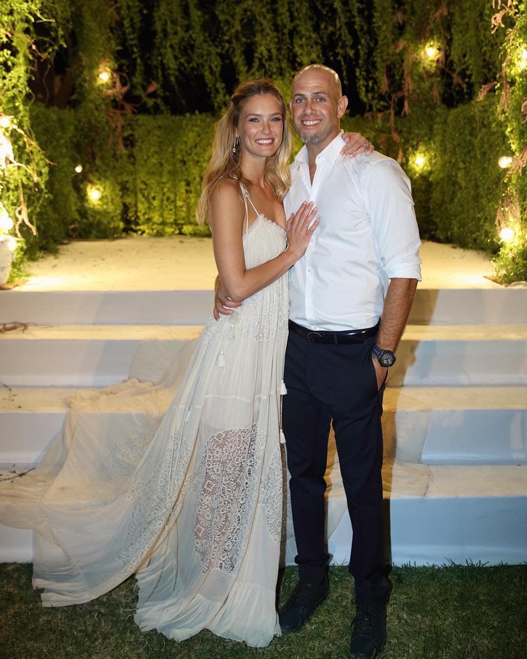 Bar Refaeli se casó con su gran amigo y novio durante tres años, Adi Ezra. ¡Felicidades!