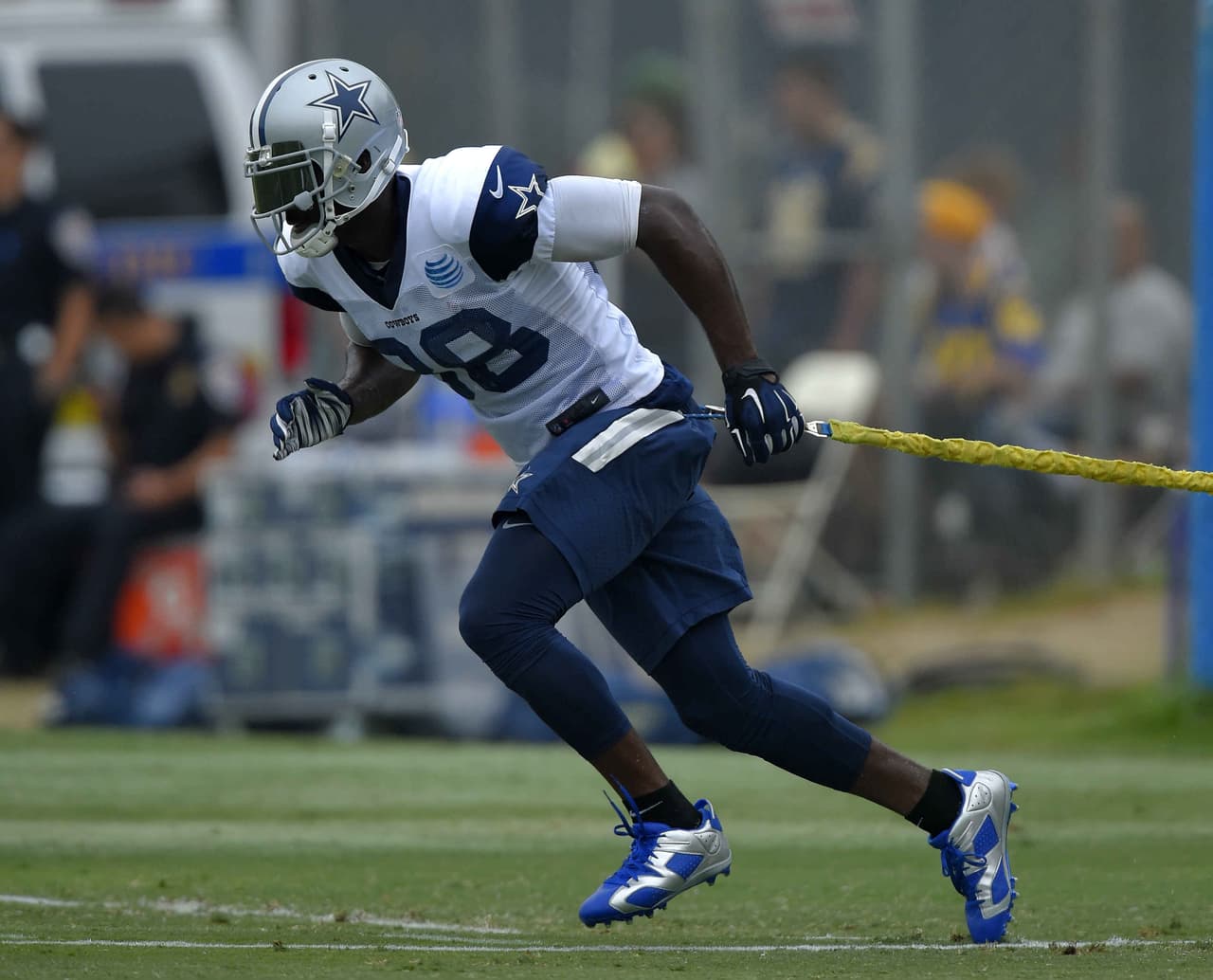 Dez Bryant estuvo equipado en el campo de entrenamiento de los Dallas Cowboys
