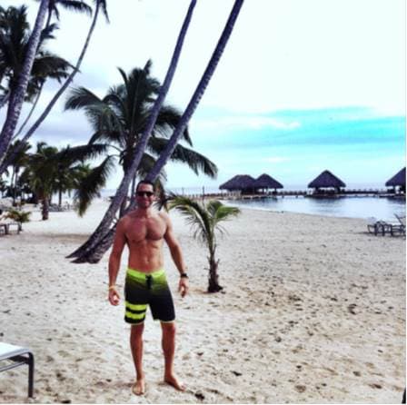 Desde muy joven
<b><a href="http://www.univision.com/programas/novelas/sebastian-rulli-celebro-42-anos-con-una-historia-de-amor-de-telenovela-al-lado-de-angelique-boyer-fotos">Sebastián</a></b> ha tenido un cuerpo envidiable, por eso en sus primeras telenovelas era común verlo sin camisa.