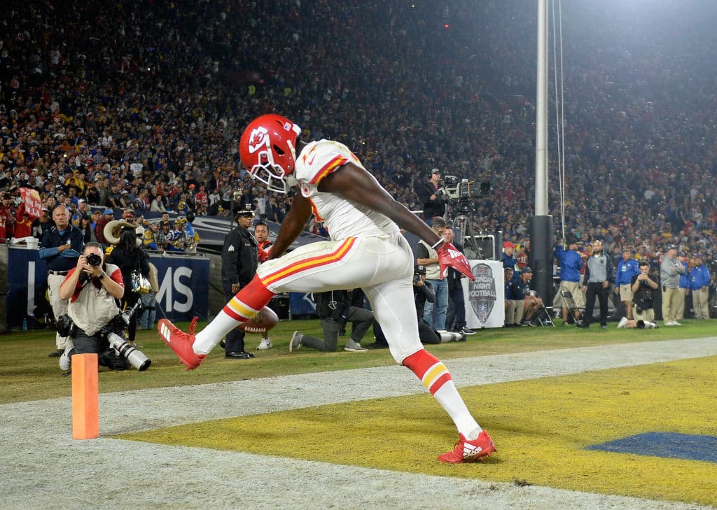 Otro récord increíble de creer es que los Chiefs promedian más puntos en sus derrotas (45.5) que en sus victorias (34.8).