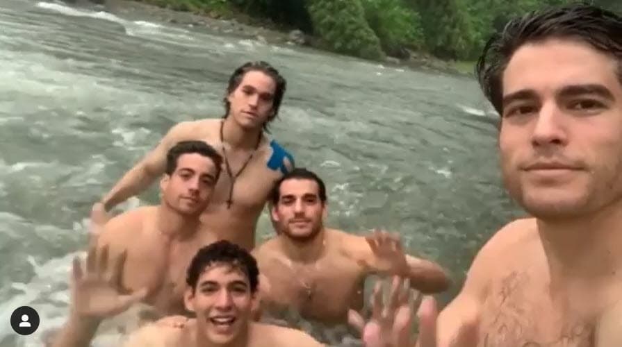 <b><a href="https://www.univision.com/noticias/edicion-digital/distribuyen-ataudes-de-carton-para-las-victimas-de-coronavirus-abandonadas-en-calles-de-guayaquil-video" target="_blank">"Nunca en Ecuador hemos tenido problemas de esa naturaleza</a></b>", aseguró, "ahora la situación lo refleja, Guayaquil es la ciudad con más infectados en América Latina y la gente se está muriendo en las calles". 
<br>