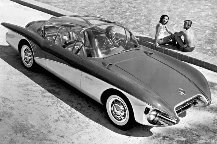 <h3 class="cms-h3-H3"><b>Buick Centurion 1956 </b></h3>
<br>
<br>Este fue otro prototipo construido con el único propósito de probar su diseño con el público. El Centurion fue un éxito con los asistentes al Motorama de 1956, la extravagante feria de autos concepto que General Motors llevaba anualmente a varias ciudades de Estados Unidos. Muchas de sus claves visuales inspiraron los diseños de varios Buick del futuro, incluyendo el Buick Riviera de 1971.